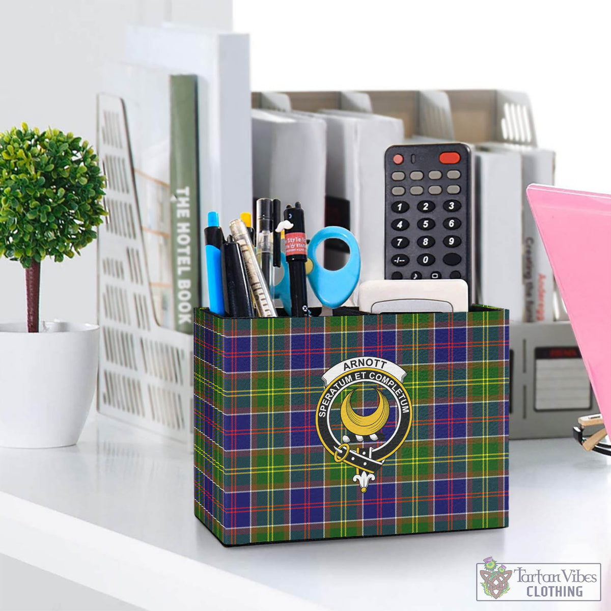 Arnott Tartan Pen Holder with Family Crest One Size 5.9"(L)*2.7"(W)*4.3"(H) - Tartan Vibes Clothing