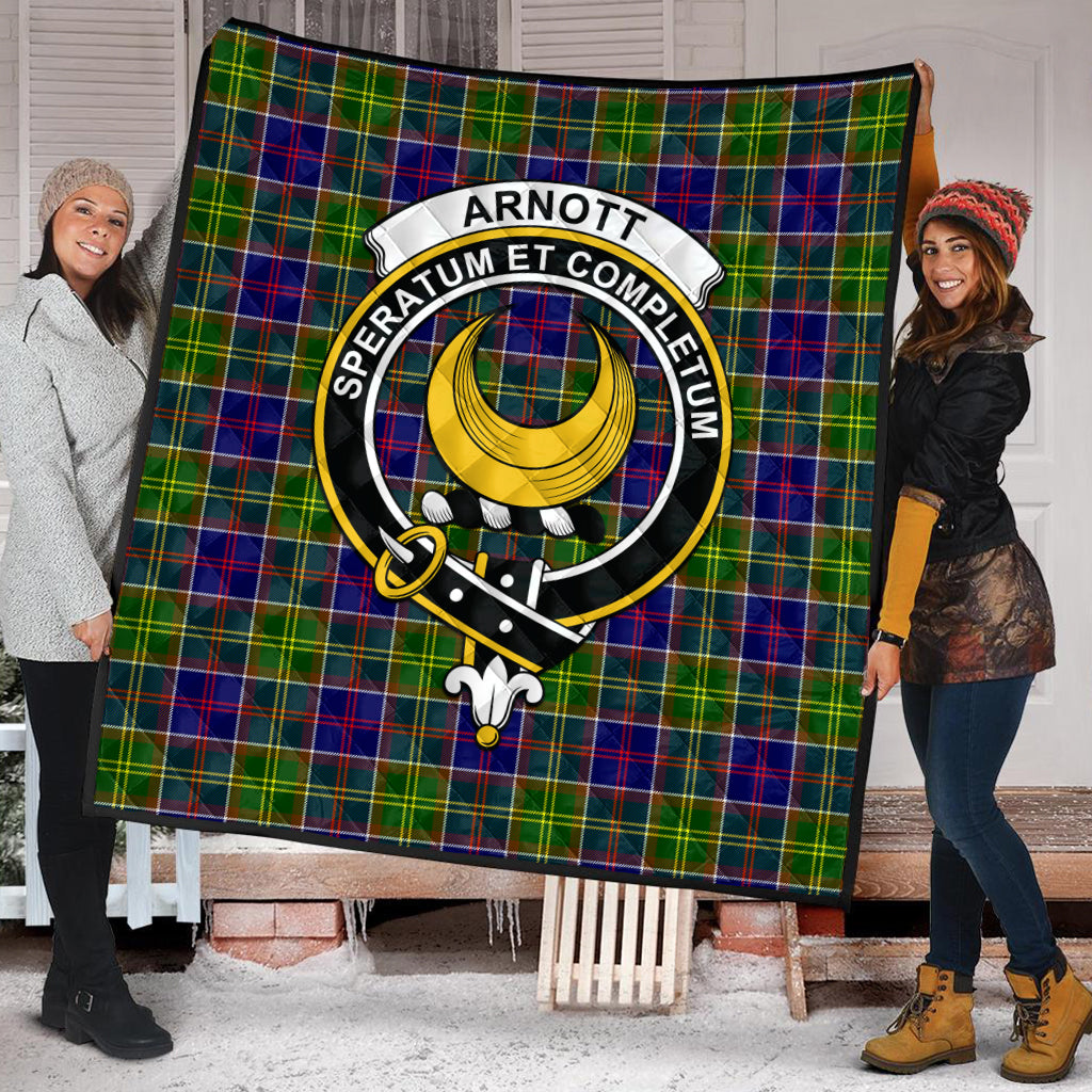 Arnott Tartan Quilt with Family Crest - Tartanvibesclothing