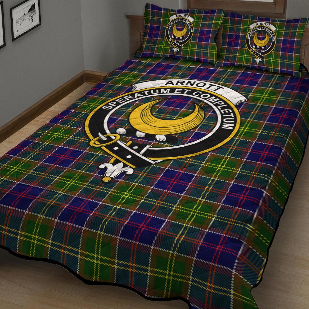 Arnott Tartan Quilt Bed Set with Family Crest - Tartan Vibes Clothing