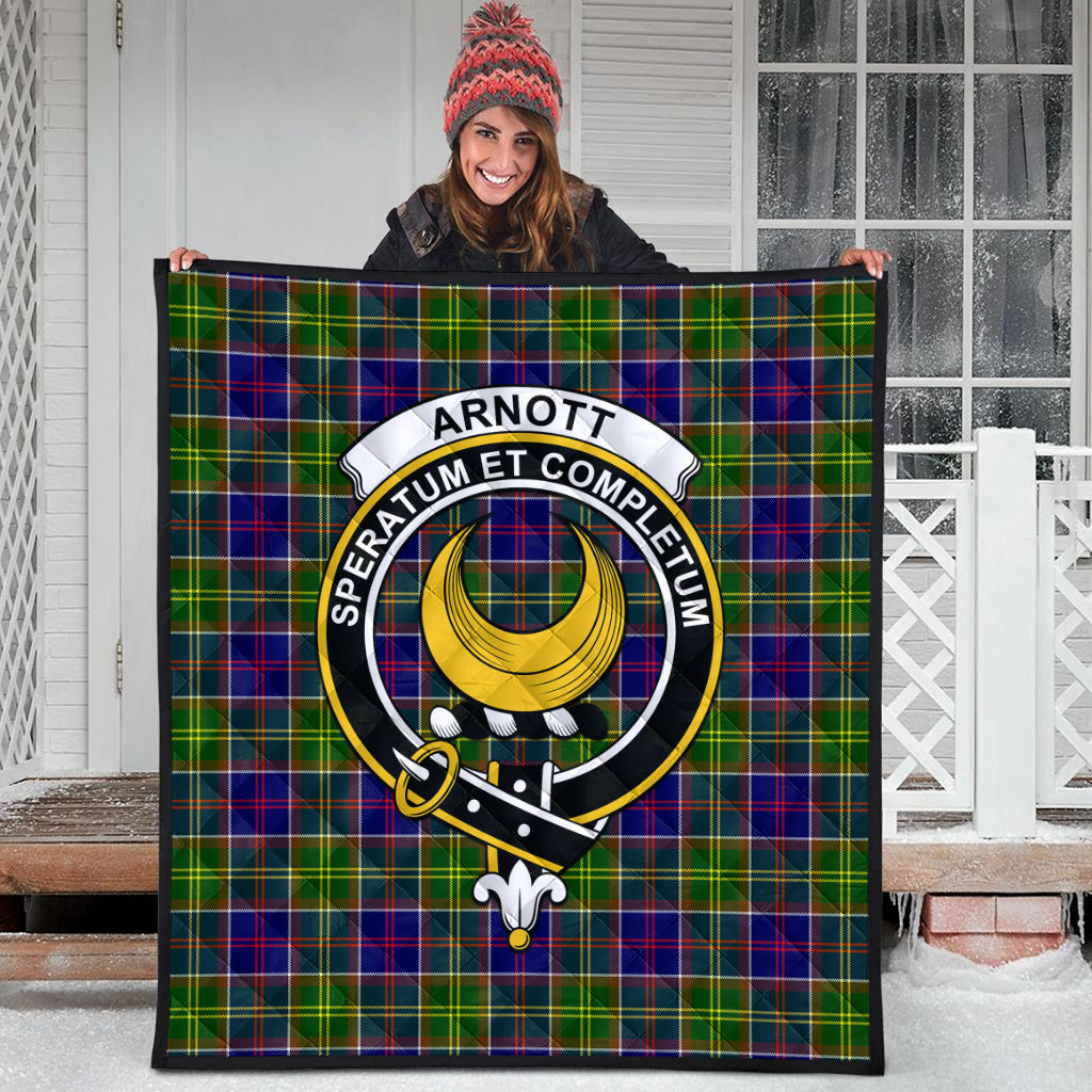 Arnott Tartan Quilt with Family Crest - Tartanvibesclothing