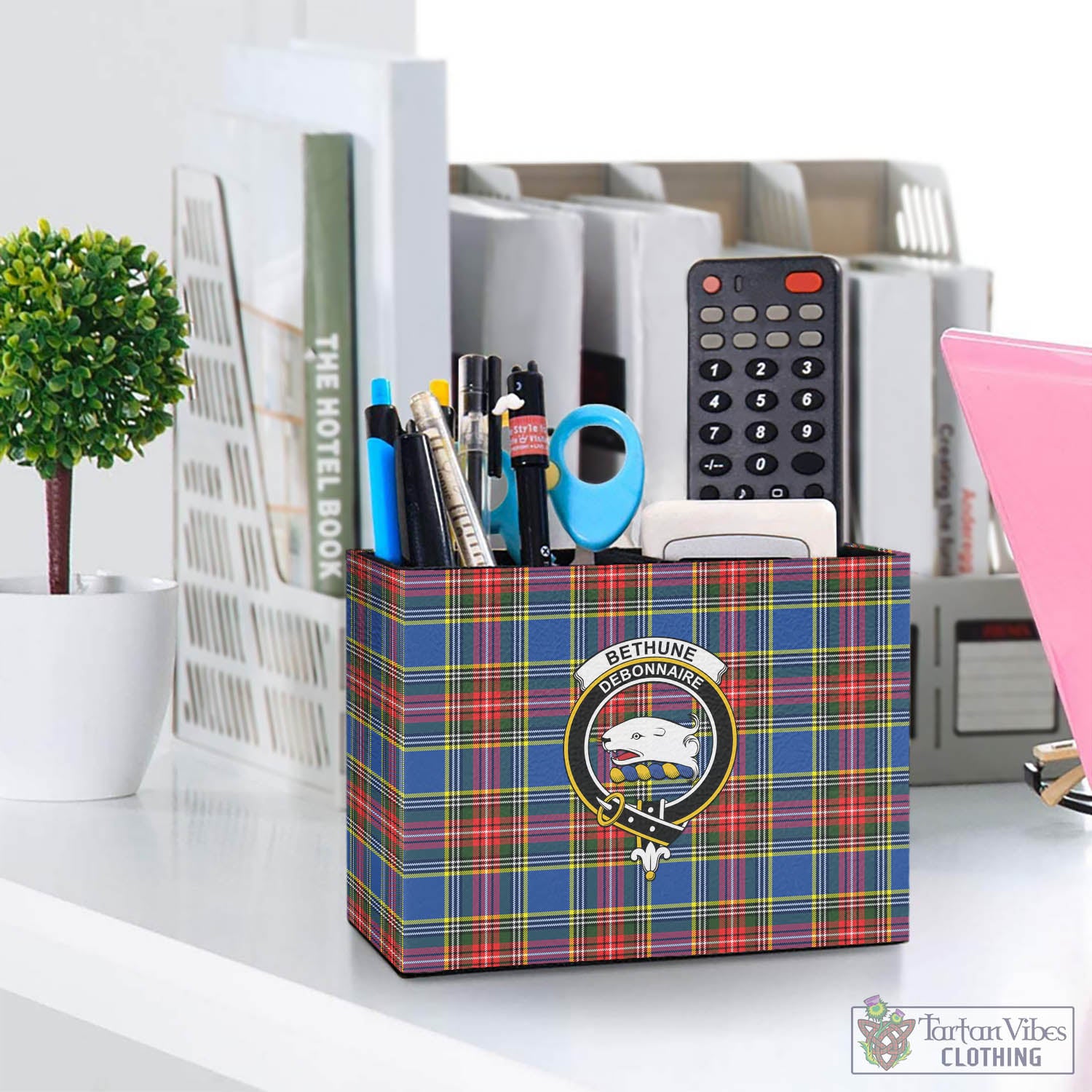 Tartan Vibes Clothing Bethune Tartan Pen Holder with Family Crest