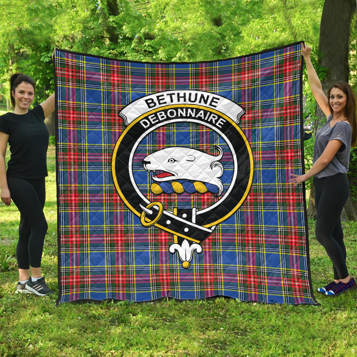 Bethune Tartan Quilt with Family Crest - Tartanvibesclothing