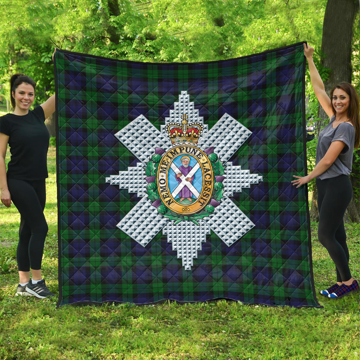 Black Watch Tartan Quilt with Family Crest - Tartanvibesclothing