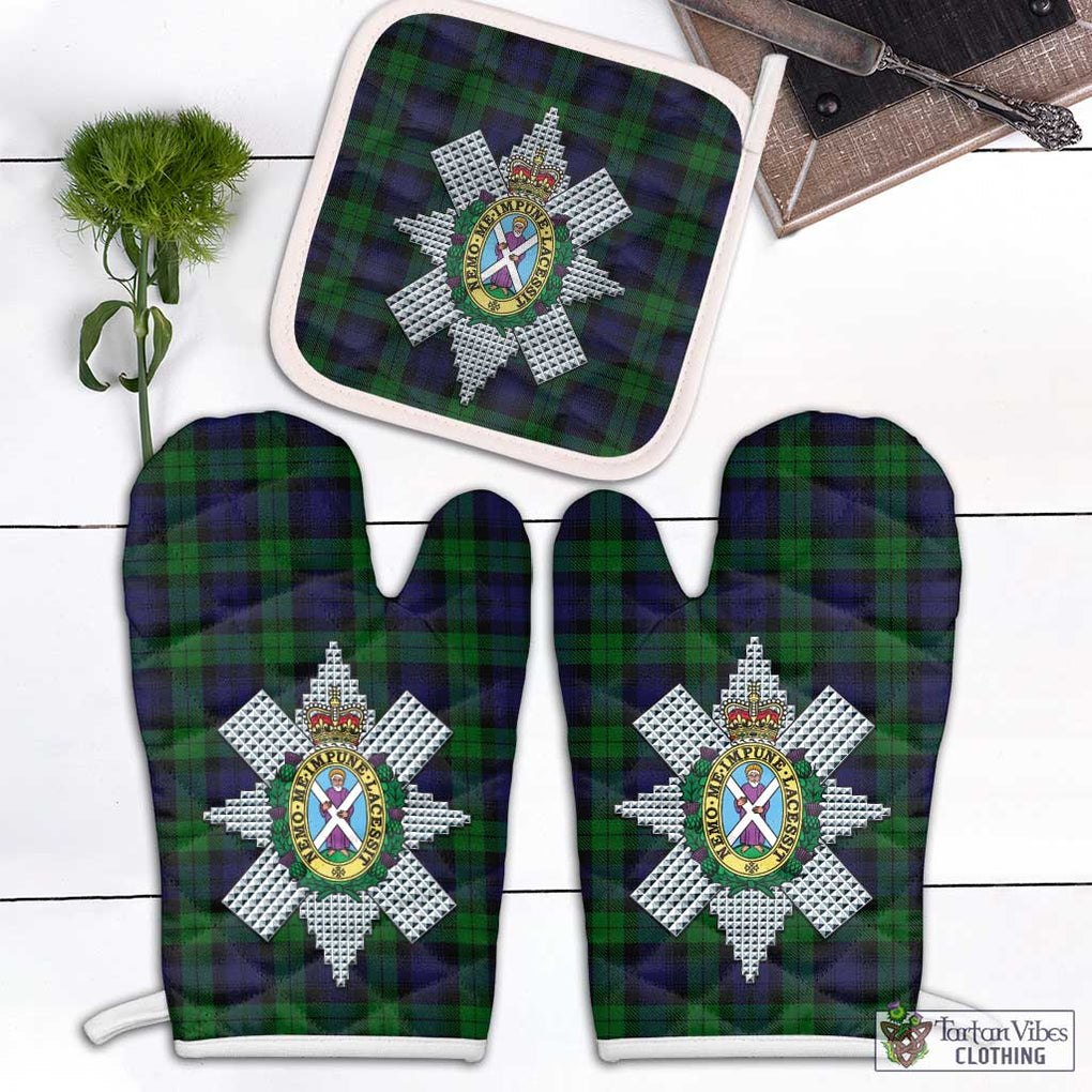 Black Watch Tartan Combo Oven Mitt & Pot-Holder with Family Crest Combo 1 Oven Mitt & 1 Pot-Holder White - Tartan Vibes Clothing