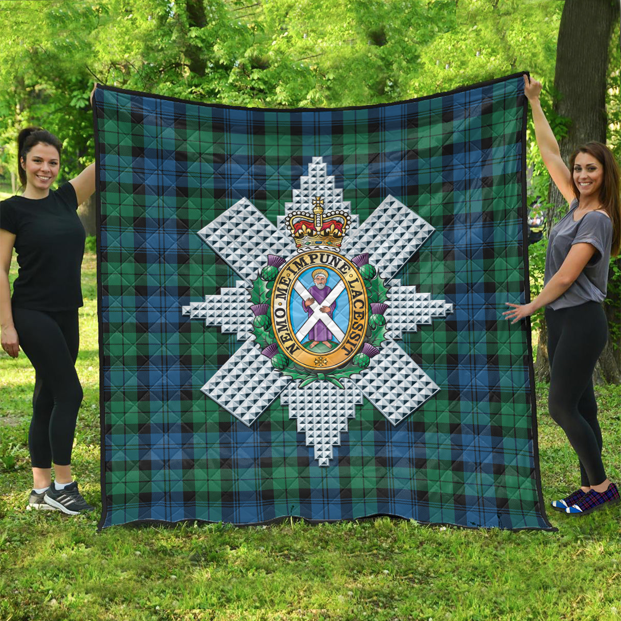 Black Watch Ancient Tartan Quilt with Family Crest - Tartanvibesclothing