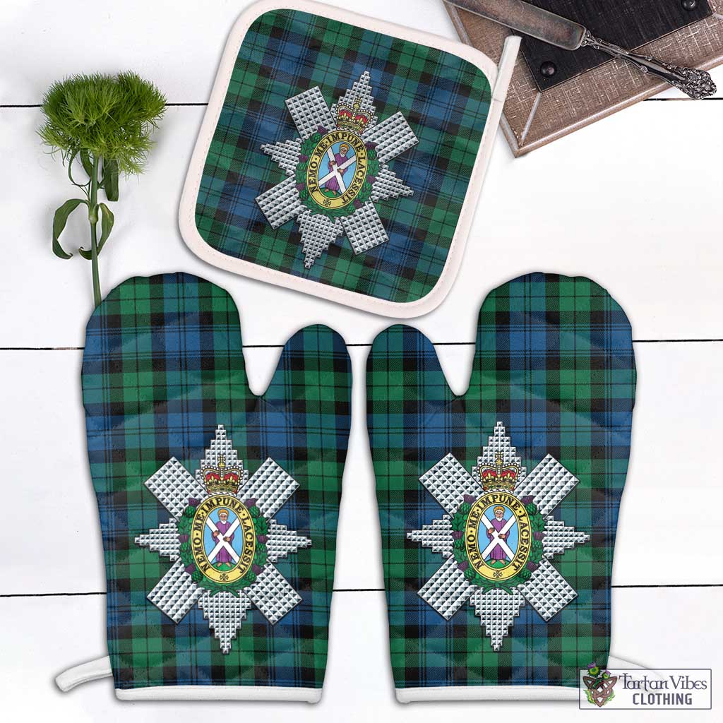 Black Watch Ancient Tartan Combo Oven Mitt & Pot-Holder with Family Crest Combo 1 Oven Mitt & 1 Pot-Holder White - Tartan Vibes Clothing