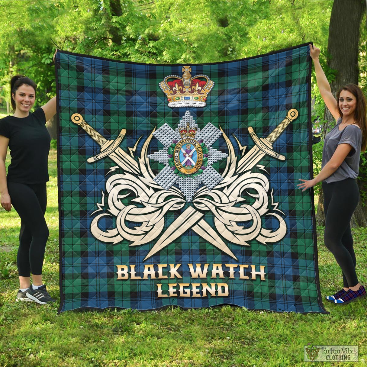 Tartan Vibes Clothing Black Watch Ancient Tartan Quilt with Clan Crest and the Golden Sword of Courageous Legacy