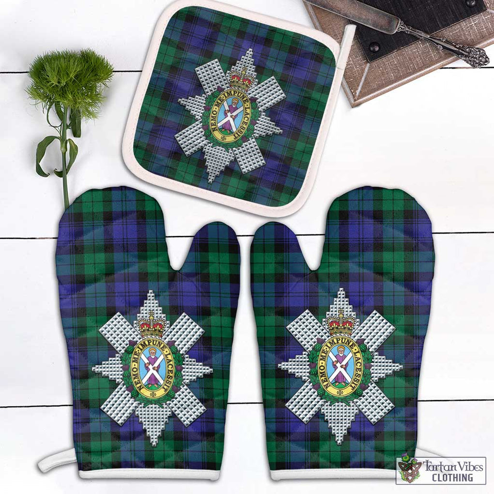 Black Watch Modern Tartan Combo Oven Mitt & Pot-Holder with Family Crest Combo 1 Oven Mitt & 1 Pot-Holder White - Tartan Vibes Clothing