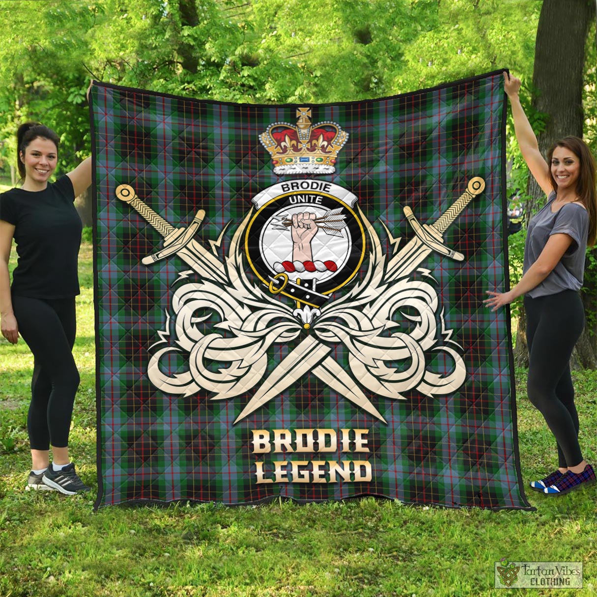 Tartan Vibes Clothing Brodie Hunting Tartan Quilt with Clan Crest and the Golden Sword of Courageous Legacy