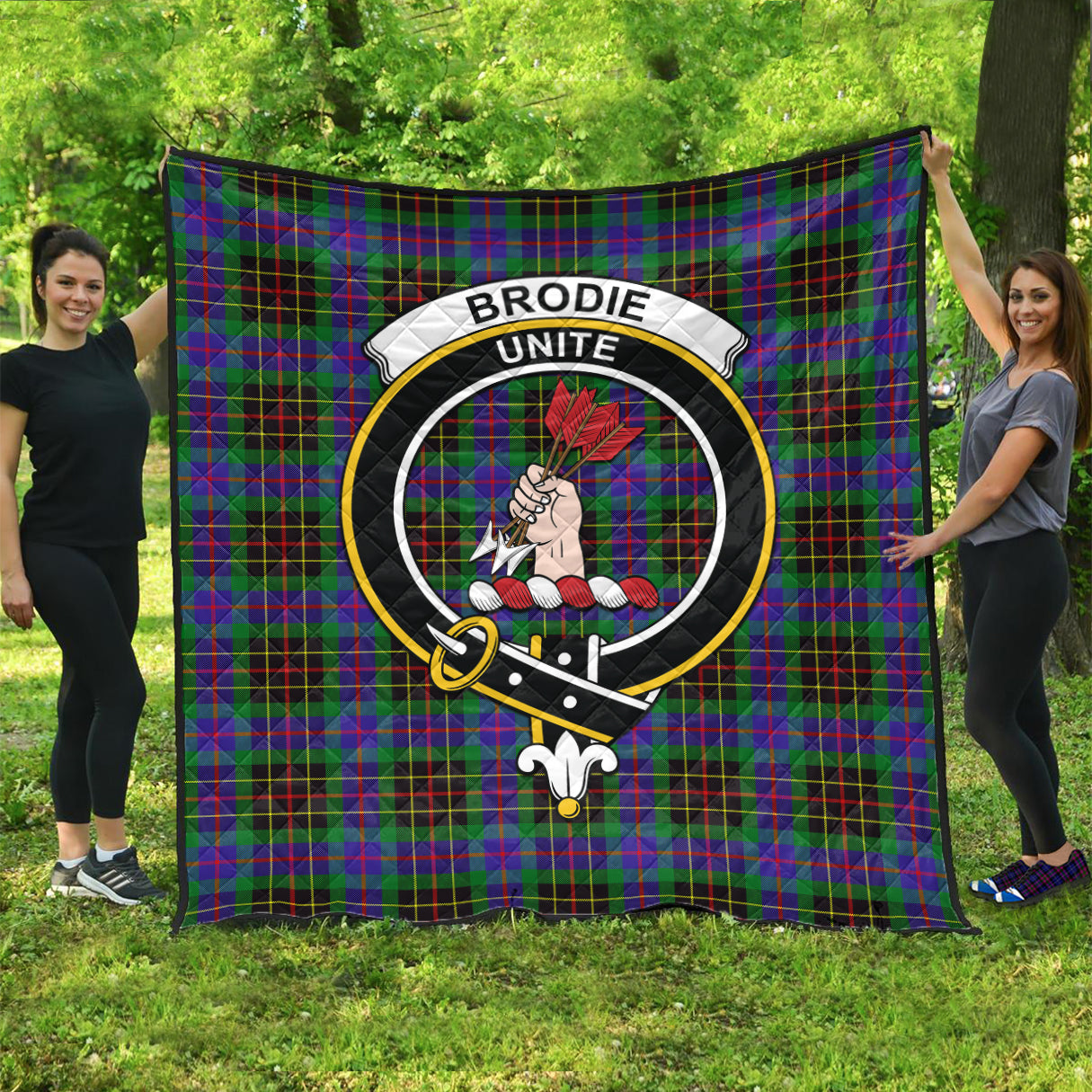 Brodie Hunting Modern Tartan Quilt with Family Crest - Tartanvibesclothing