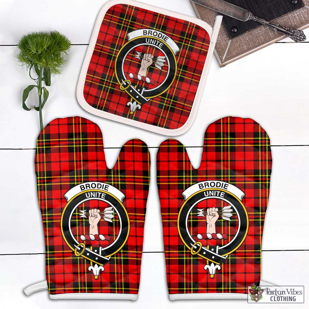 Brodie Modern Tartan Combo Oven Mitt & Pot-Holder with Family Crest Combo 1 Oven Mitt & 1 Pot-Holder White - Tartan Vibes Clothing