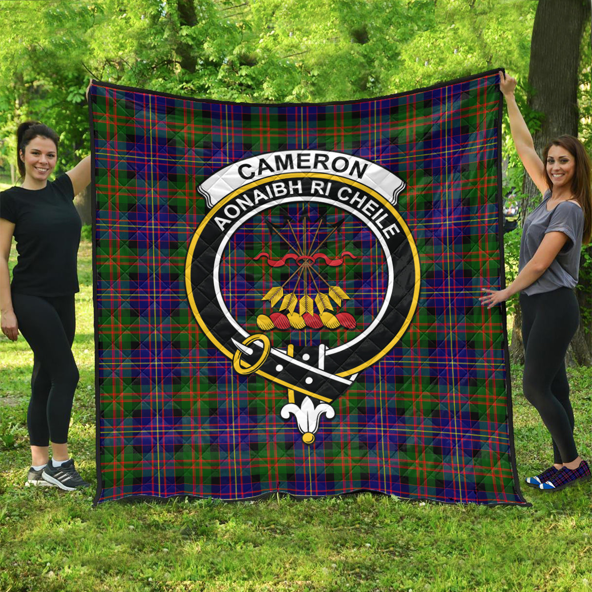 cameron-of-erracht-modern-tartan-quilt-with-family-crest