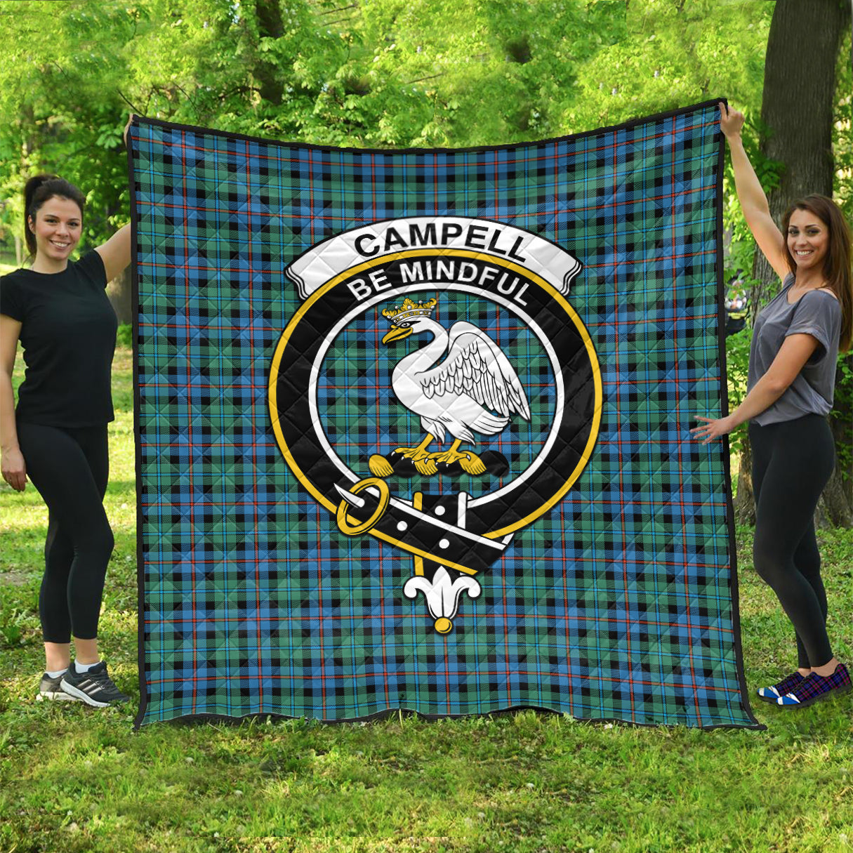 campbell-of-cawdor-ancient-tartan-quilt-with-family-crest