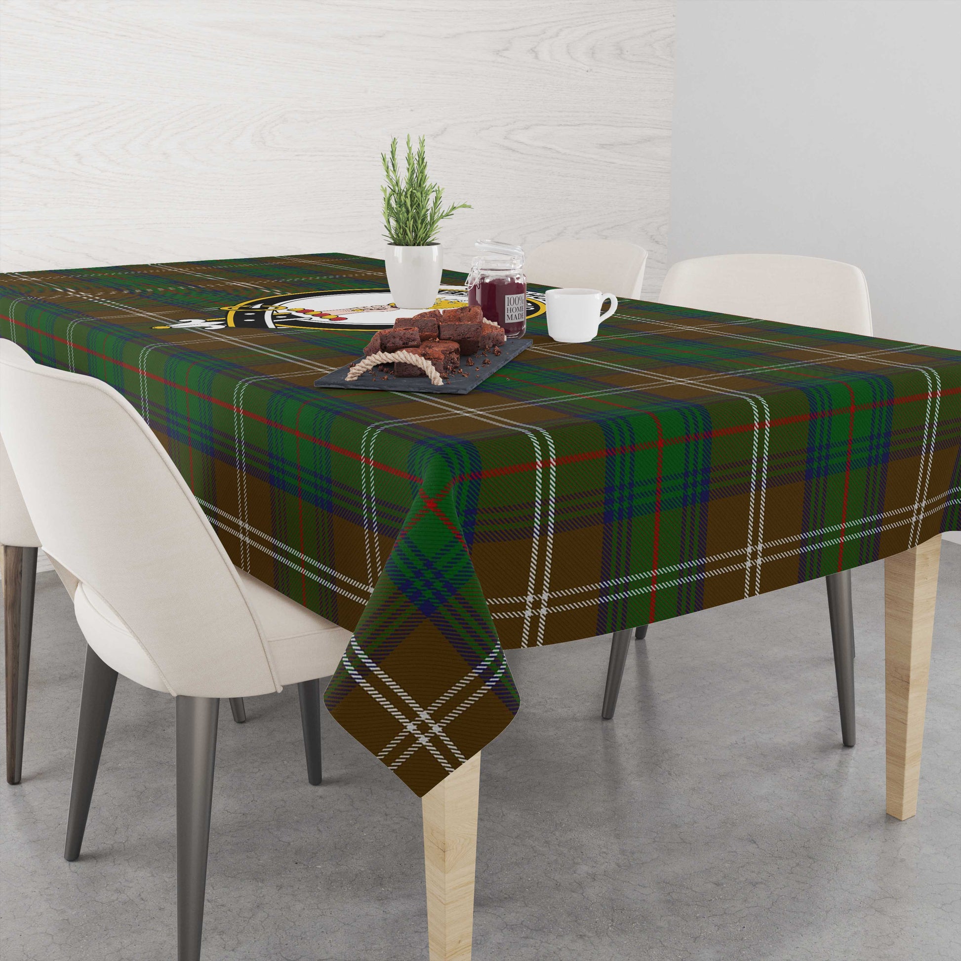 chisholm-hunting-tatan-tablecloth-with-family-crest