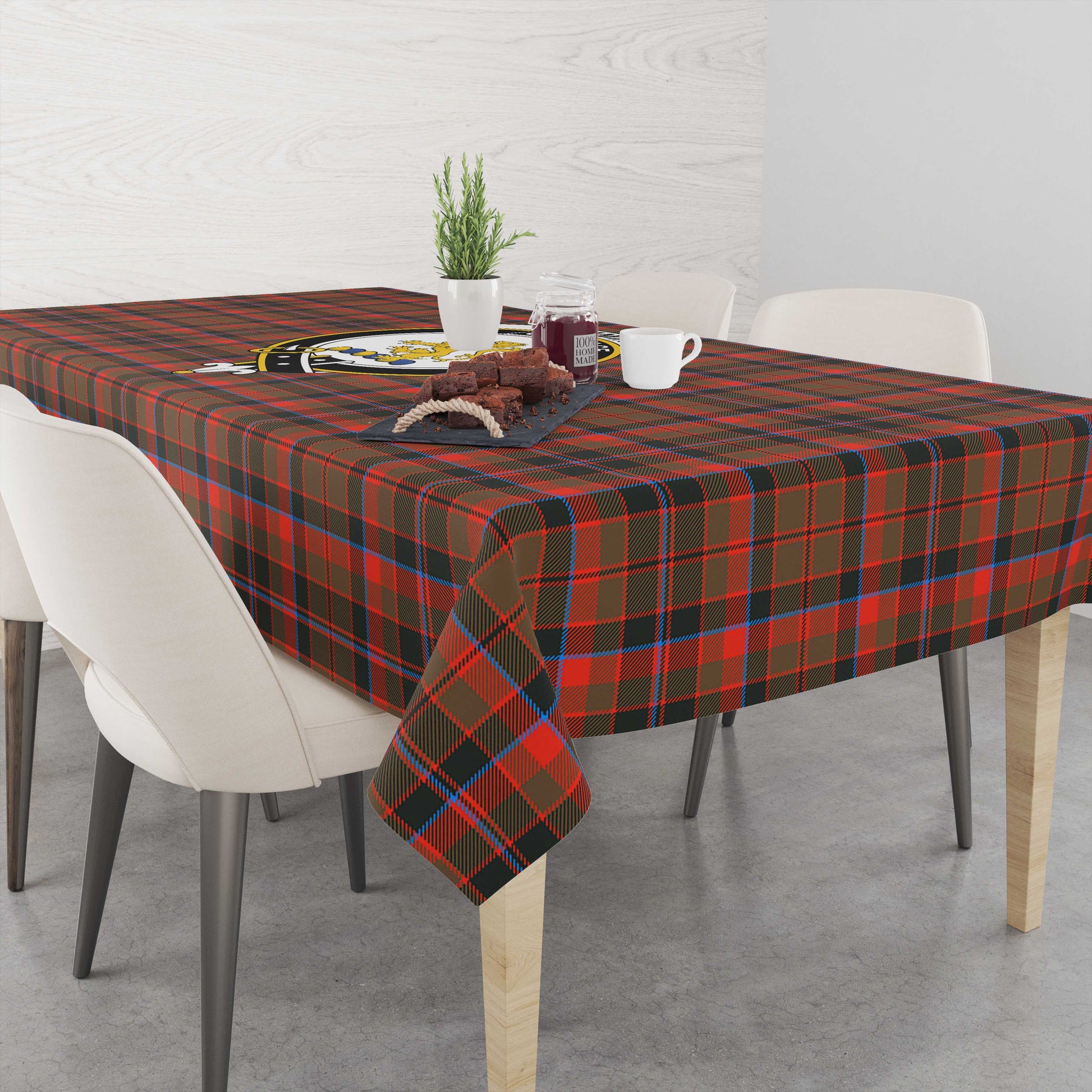 cumming-hunting-weathered-tatan-tablecloth-with-family-crest