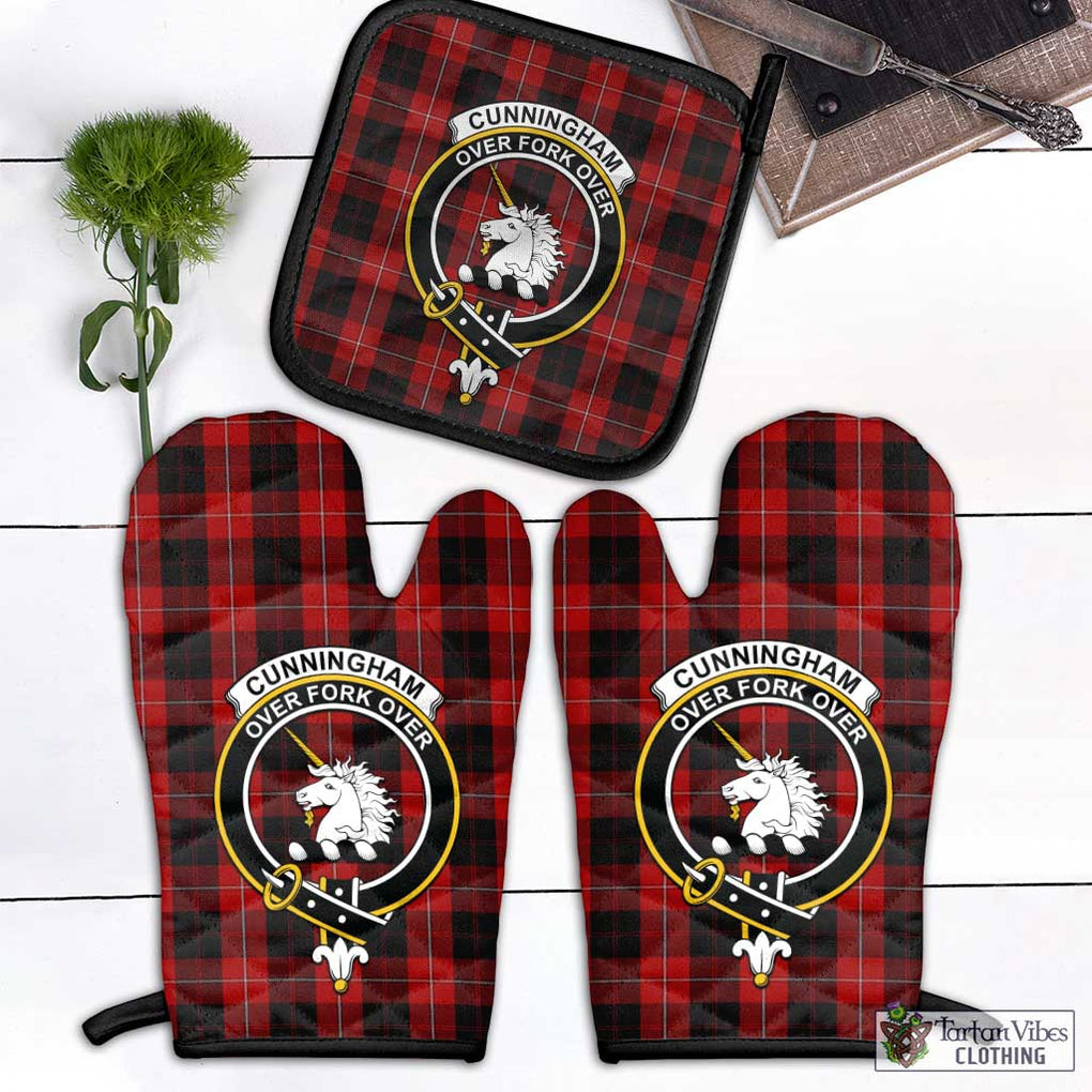 Cunningham Tartan Combo Oven Mitt & Pot-Holder with Family Crest Combo 1 Oven Mitt & 1 Pot-Holder Black - Tartan Vibes Clothing