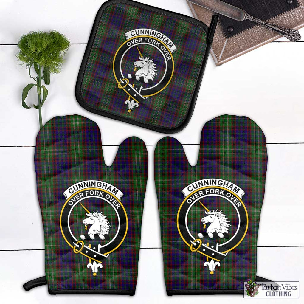 Cunningham Hunting Tartan Combo Oven Mitt & Pot-Holder with Family Crest Combo 1 Oven Mitt & 1 Pot-Holder Black - Tartan Vibes Clothing