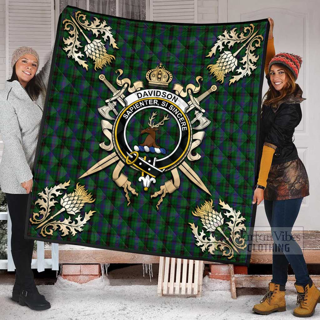 Tartan Vibes Clothing Davidson Tartan Quilt with Family Crest and Scottish Golden Courage Shield