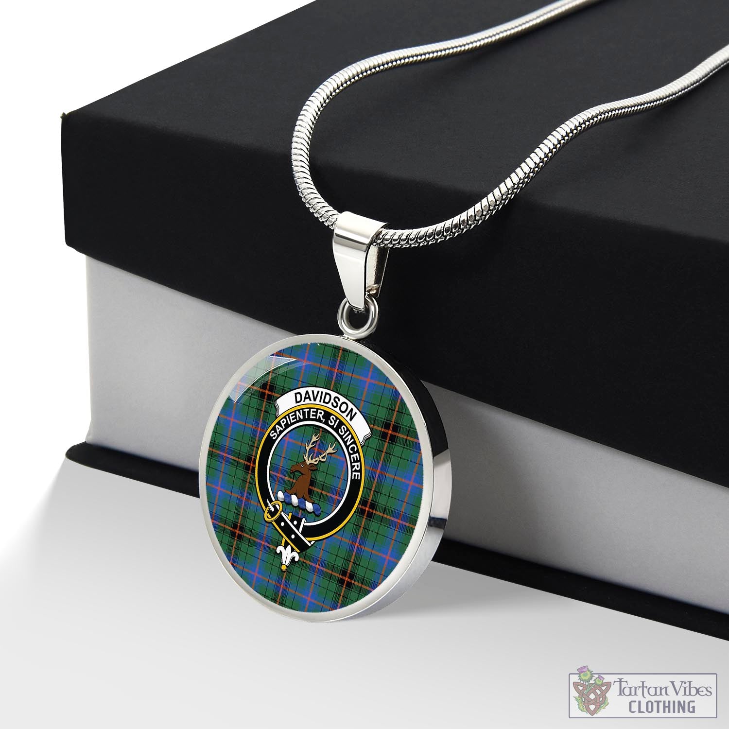 Tartan Vibes Clothing Davidson Ancient Tartan Circle Necklace with Family Crest