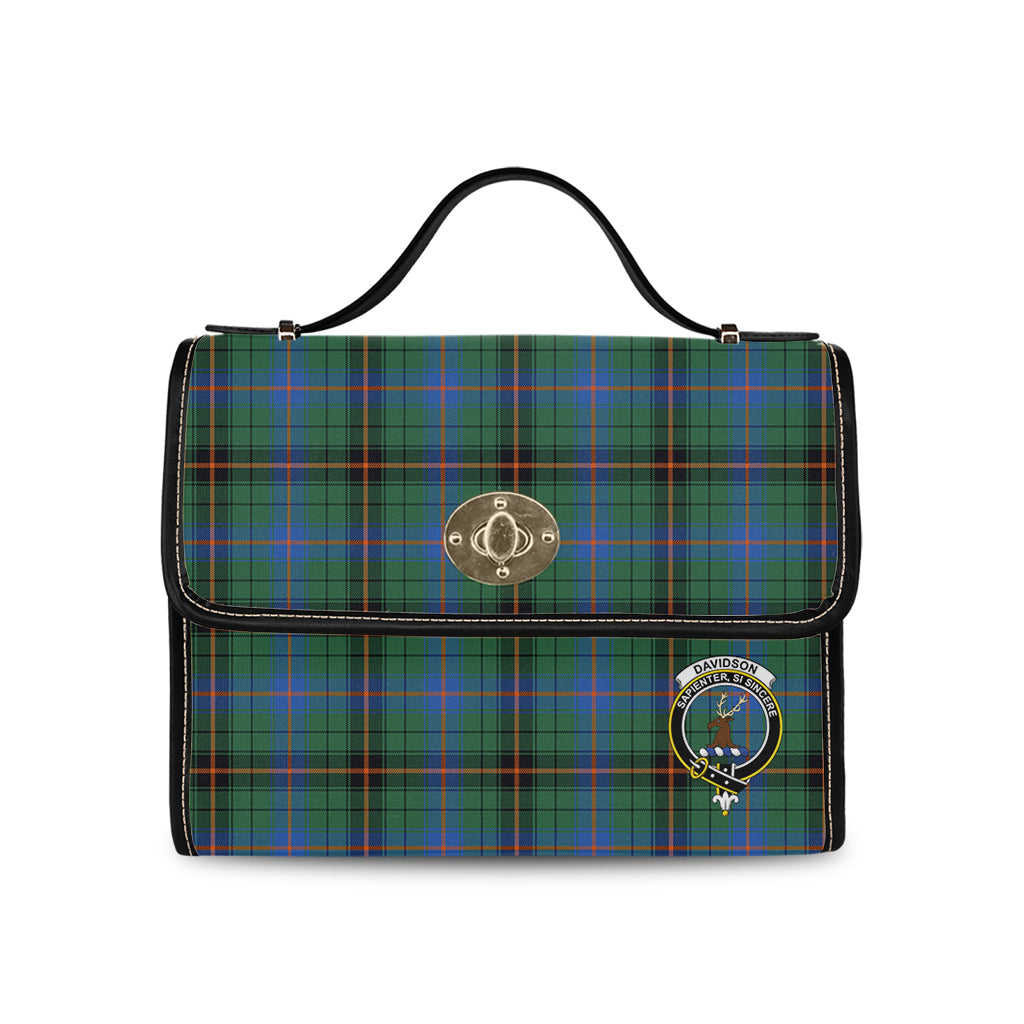 davidson-ancient-tartan-leather-strap-waterproof-canvas-bag-with-family-crest