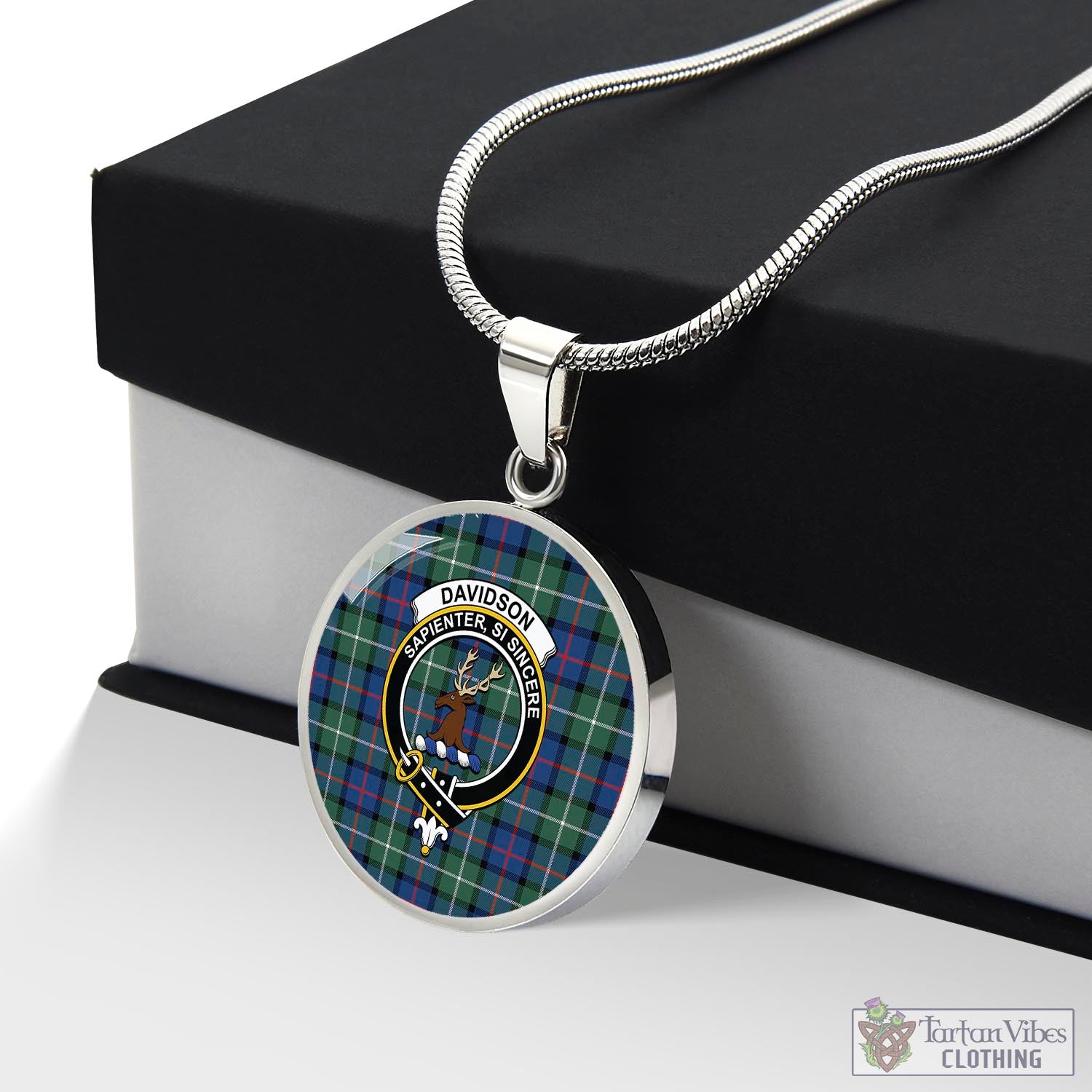 Tartan Vibes Clothing Davidson of Tulloch Tartan Circle Necklace with Family Crest