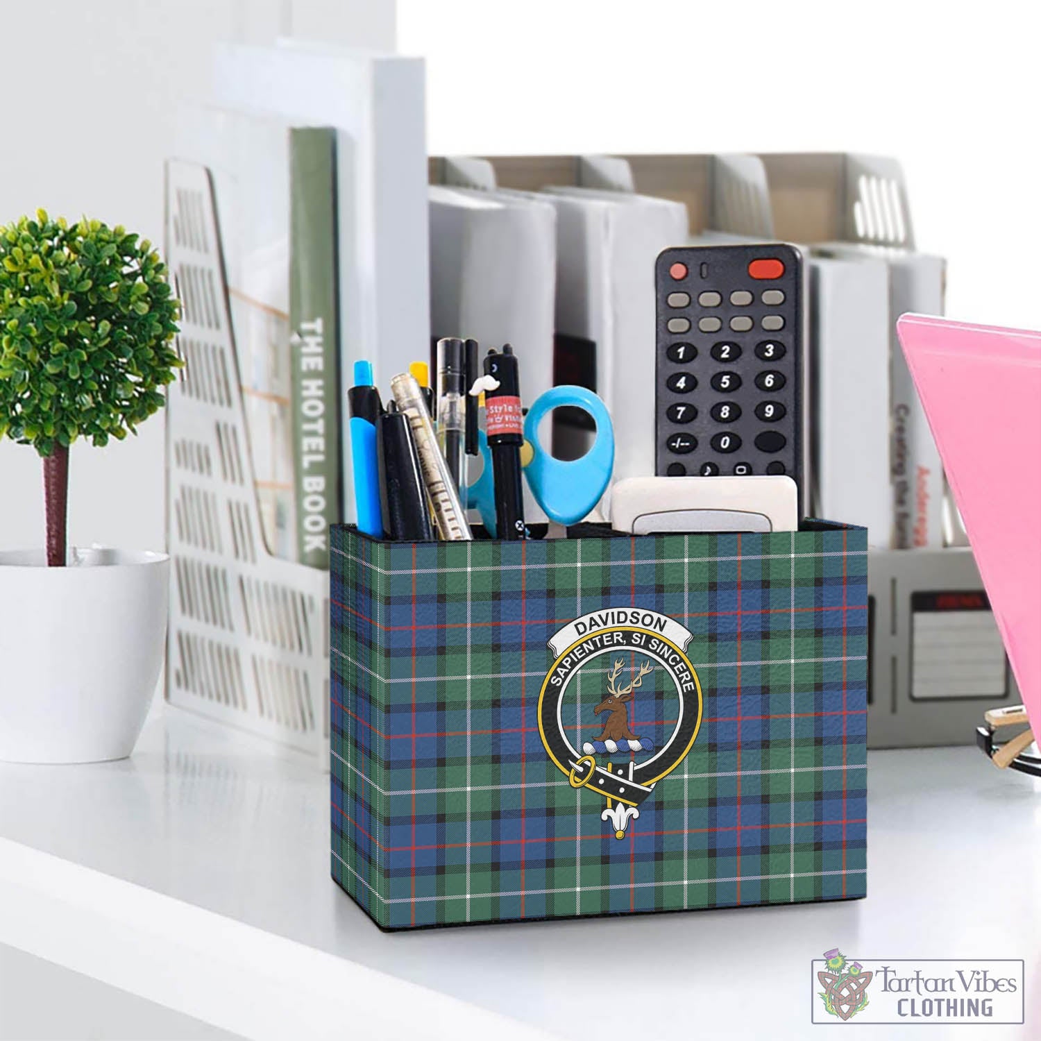 Tartan Vibes Clothing Davidson of Tulloch Tartan Pen Holder with Family Crest