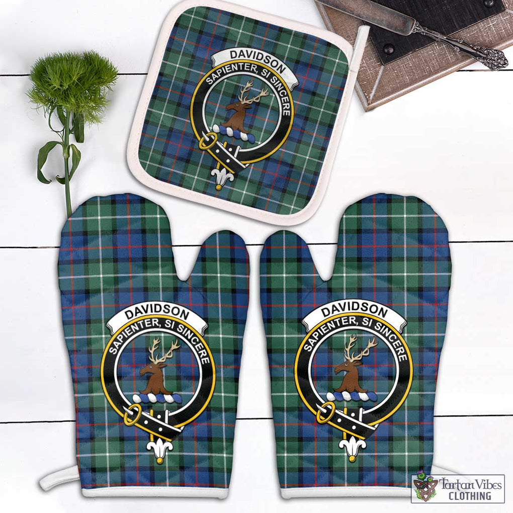 Davidson of Tulloch Tartan Combo Oven Mitt & Pot-Holder with Family Crest Combo 1 Oven Mitt & 1 Pot-Holder White - Tartan Vibes Clothing