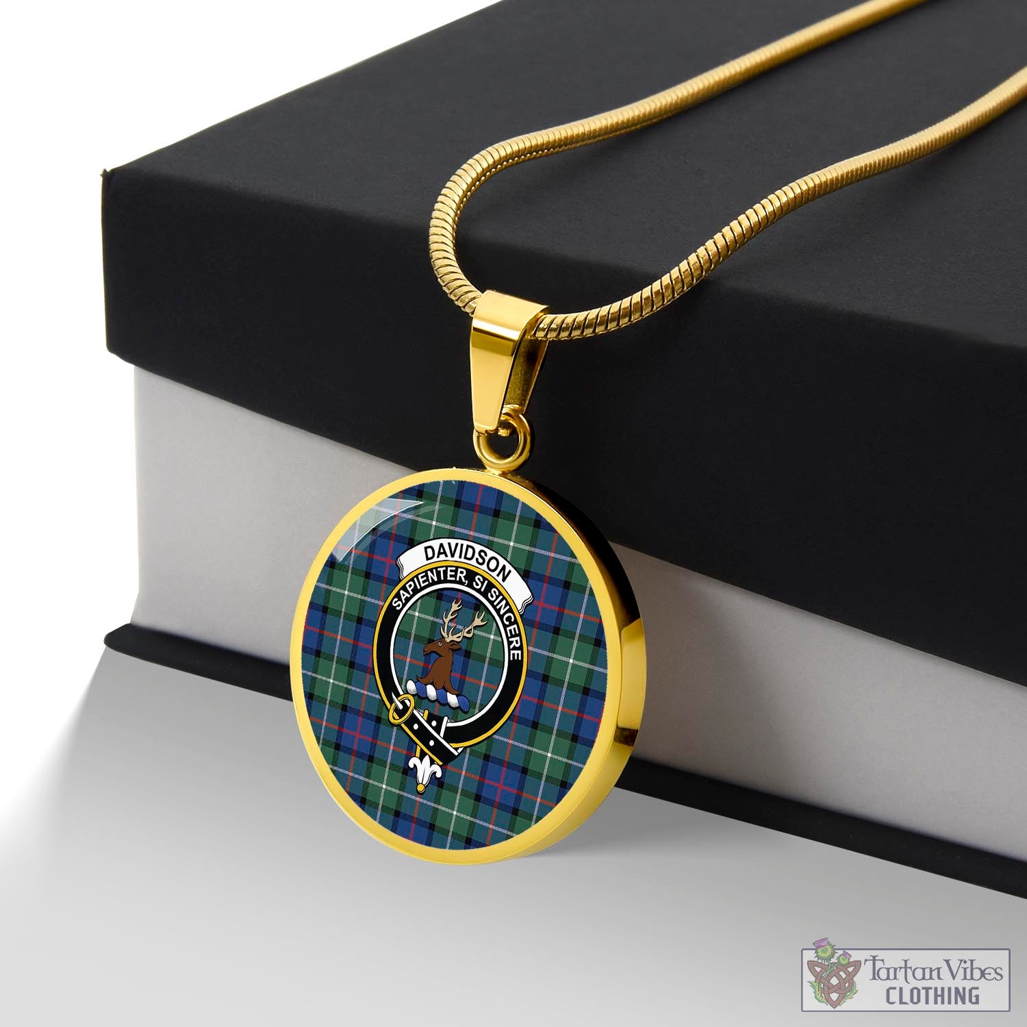 Tartan Vibes Clothing Davidson of Tulloch Tartan Circle Necklace with Family Crest