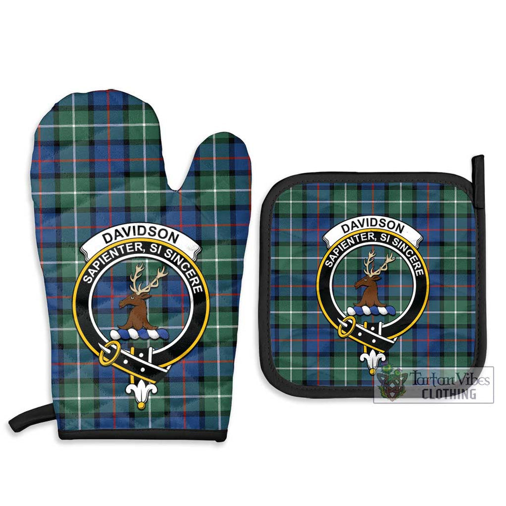 Davidson of Tulloch Tartan Combo Oven Mitt & Pot-Holder with Family Crest Combo 1 Oven Mitt & 2 Pot-Holder Black - Tartan Vibes Clothing