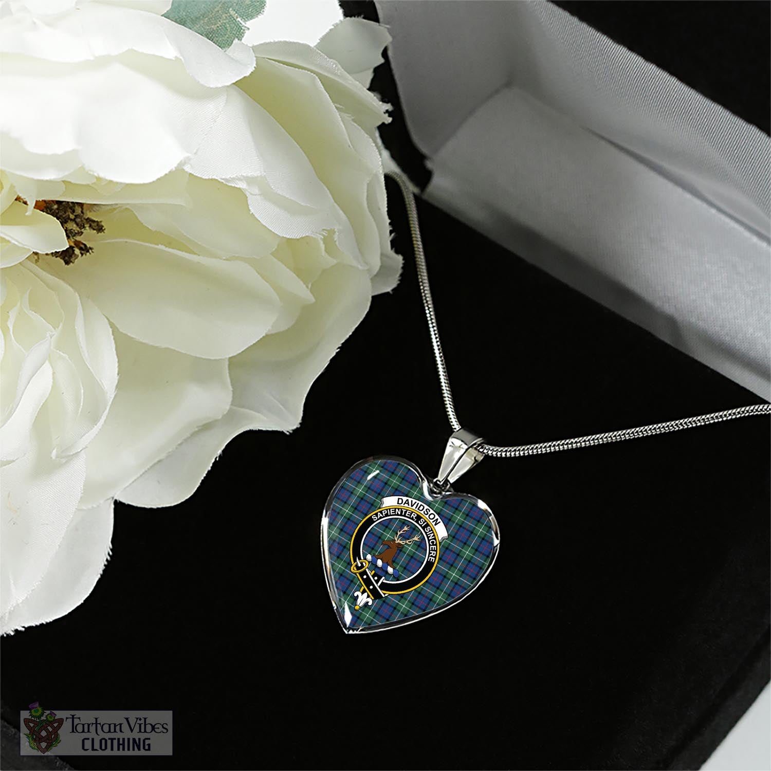 Tartan Vibes Clothing Davidson of Tulloch Tartan Heart Necklace with Family Crest