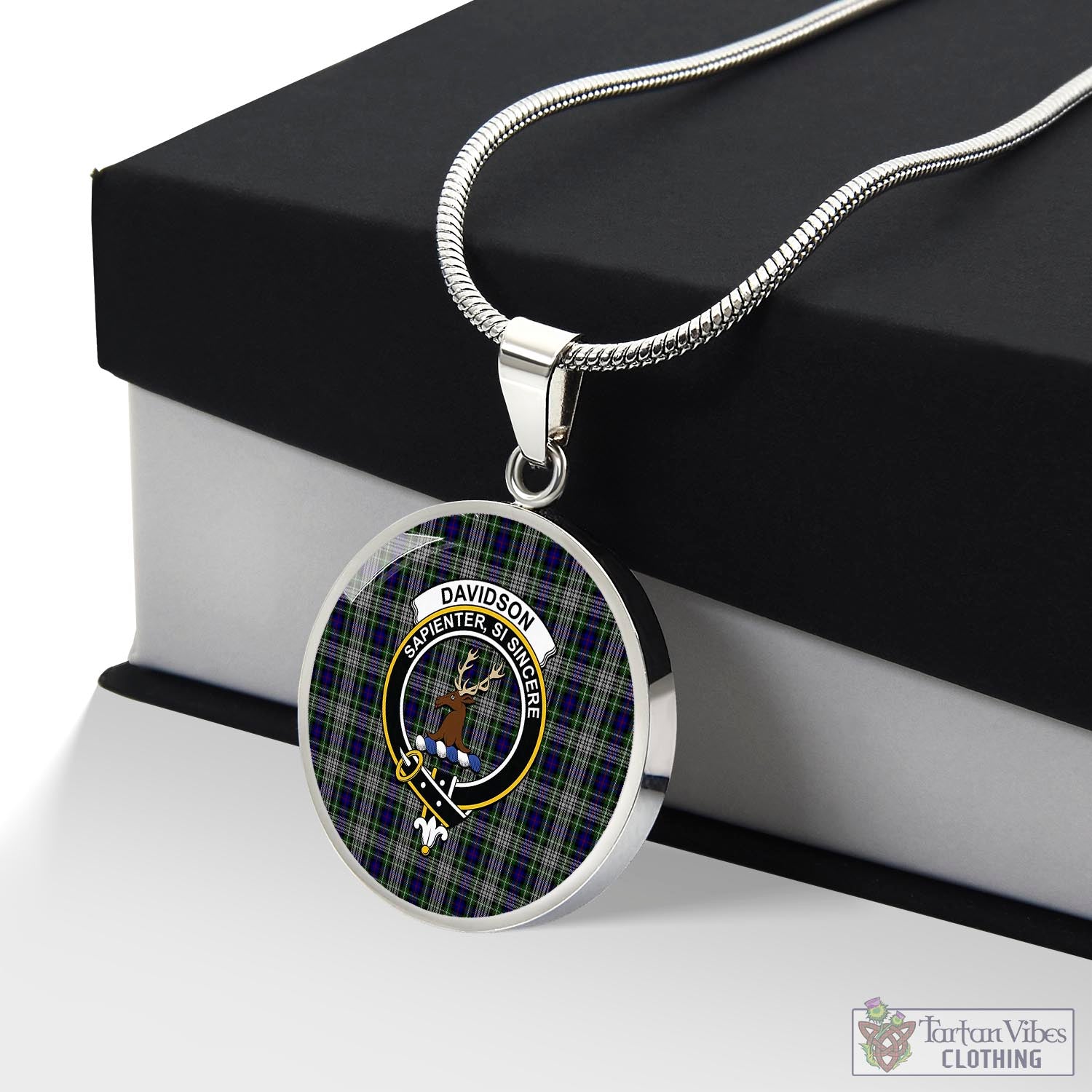 Tartan Vibes Clothing Davidson of Tulloch Dress Tartan Circle Necklace with Family Crest