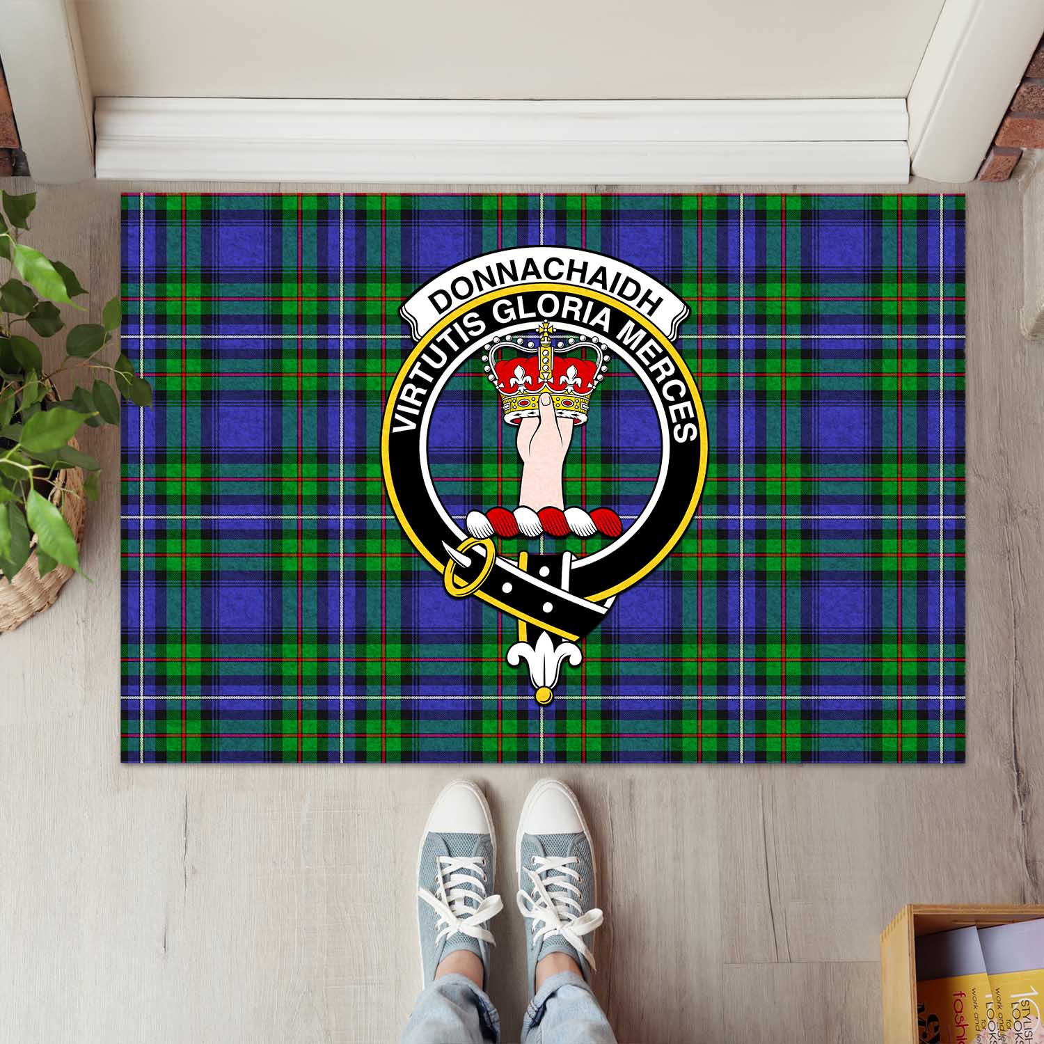 Donnachaidh Tartan Door Mat with Family Crest - Tartanvibesclothing