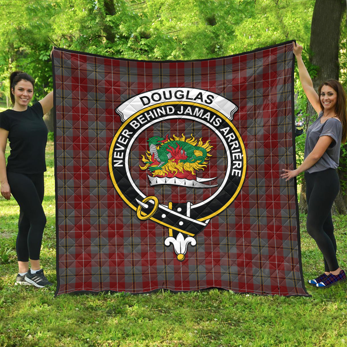 douglas-ancient-red-tartan-quilt-with-family-crest