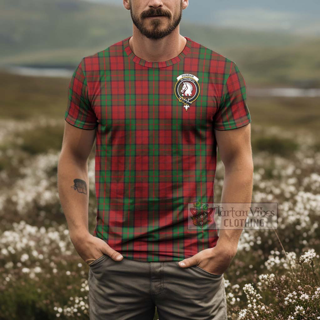 Tartan Vibes Clothing Dunbar Tartan T-Shirt with Family Crest and Bearded Skull Holding Bottles of Whiskey