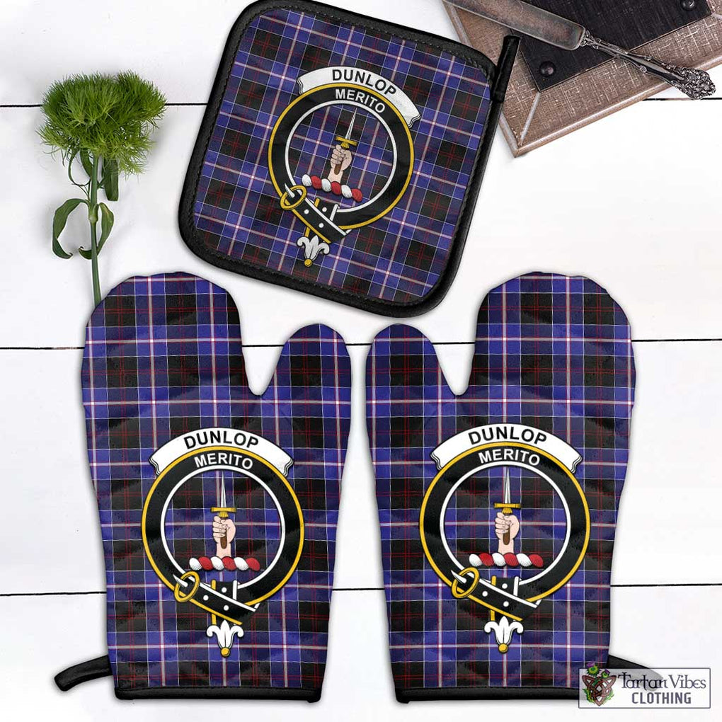 Dunlop Modern Tartan Combo Oven Mitt & Pot-Holder with Family Crest Combo 1 Oven Mitt & 1 Pot-Holder Black - Tartan Vibes Clothing