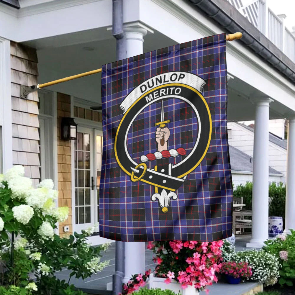 dunlop-modern-tartan-flag-with-family-crest