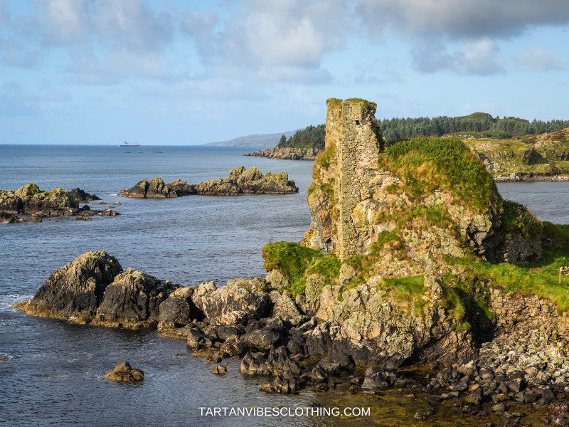 Dunyvaig  Castle - Clan MacDonald Castle