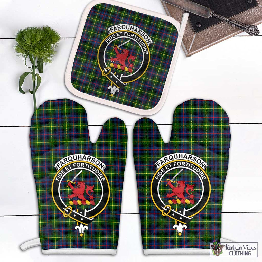 Farquharson Modern Tartan Combo Oven Mitt & Pot-Holder with Family Crest Combo 1 Oven Mitt & 1 Pot-Holder White - Tartan Vibes Clothing