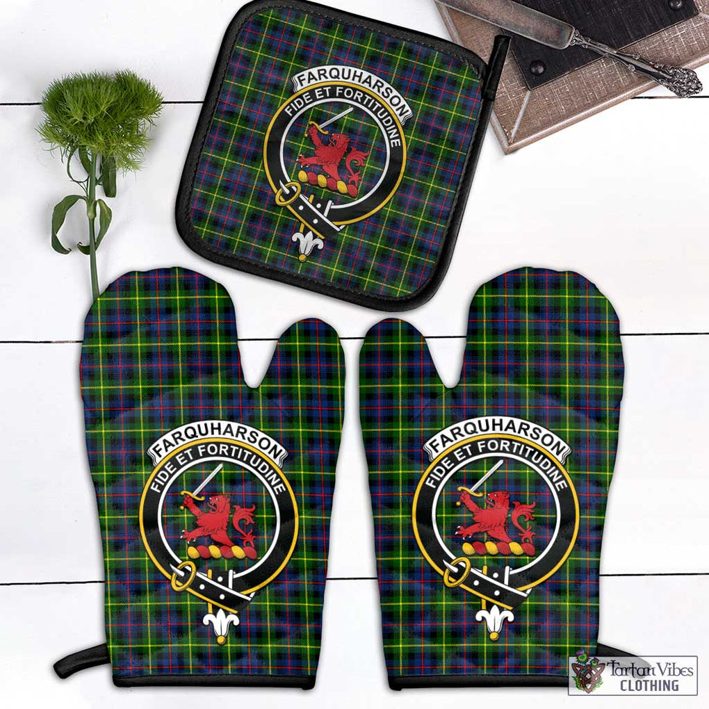 Farquharson Modern Tartan Combo Oven Mitt & Pot-Holder with Family Crest Combo 1 Oven Mitt & 1 Pot-Holder Black - Tartan Vibes Clothing