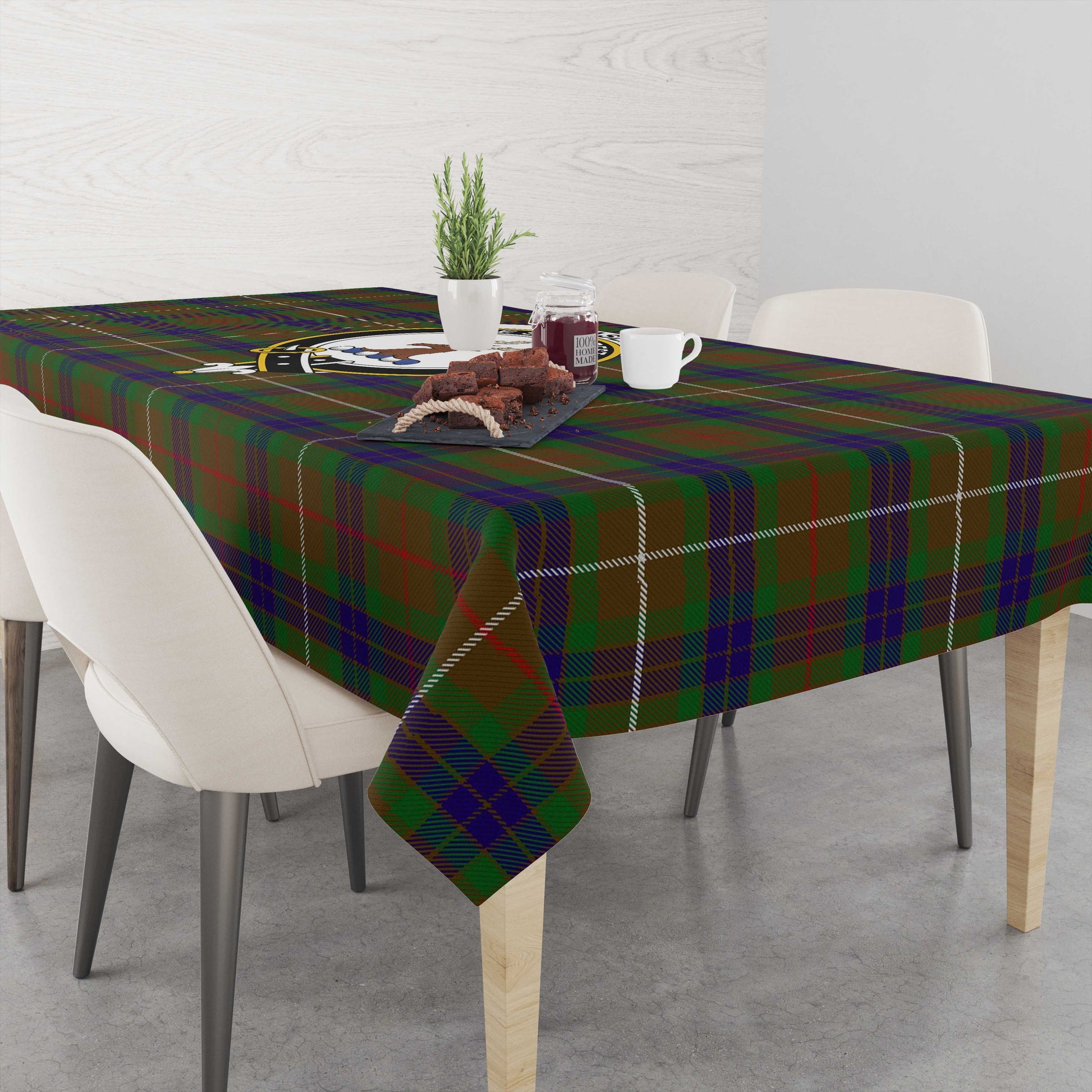 fraser-hunting-tatan-tablecloth-with-family-crest