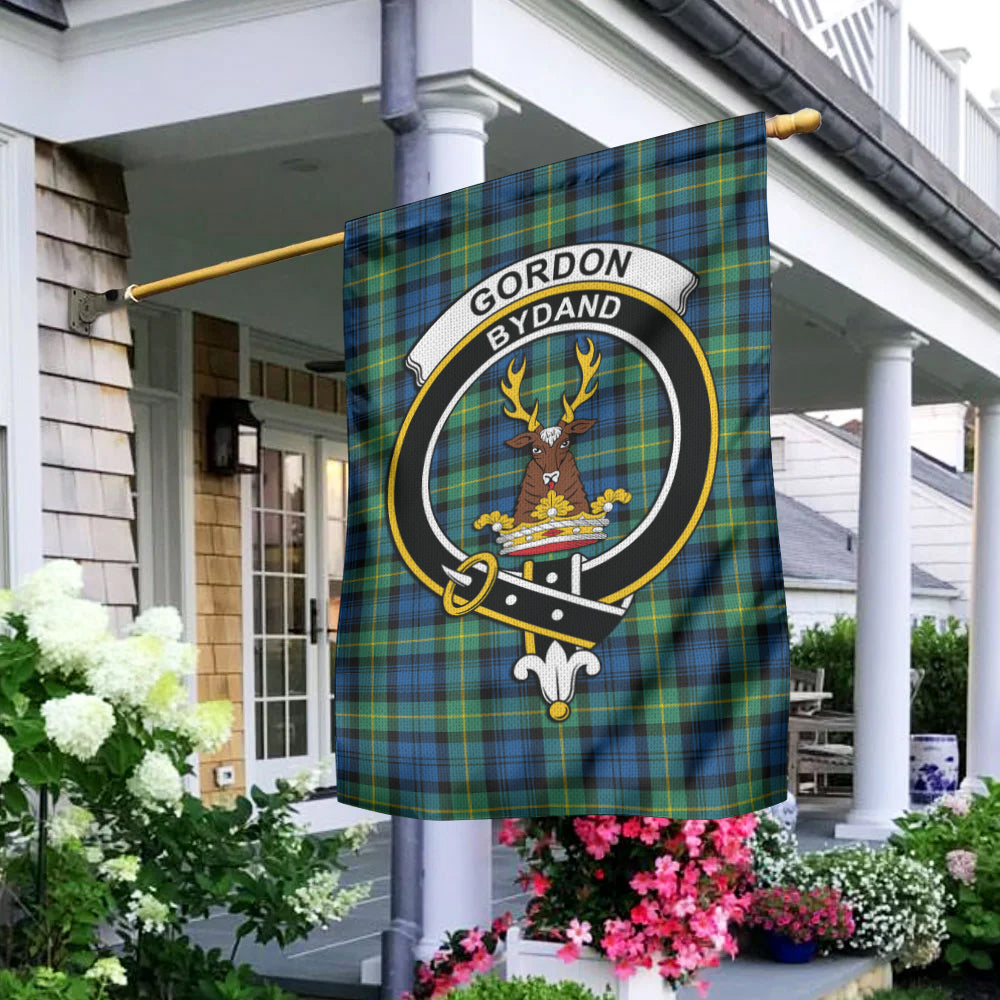 Gordon Ancient Tartan Flag with Family Crest - Tartan Vibes Clothing