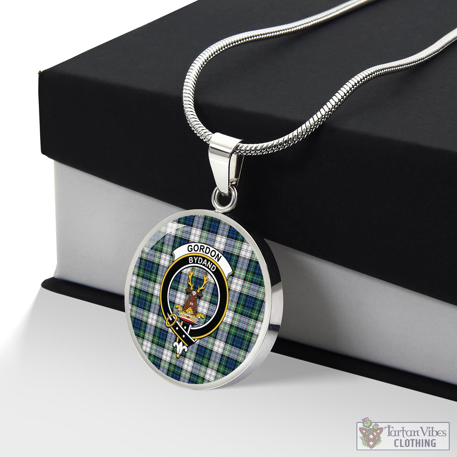 Tartan Vibes Clothing Gordon Dress Ancient Tartan Circle Necklace with Family Crest