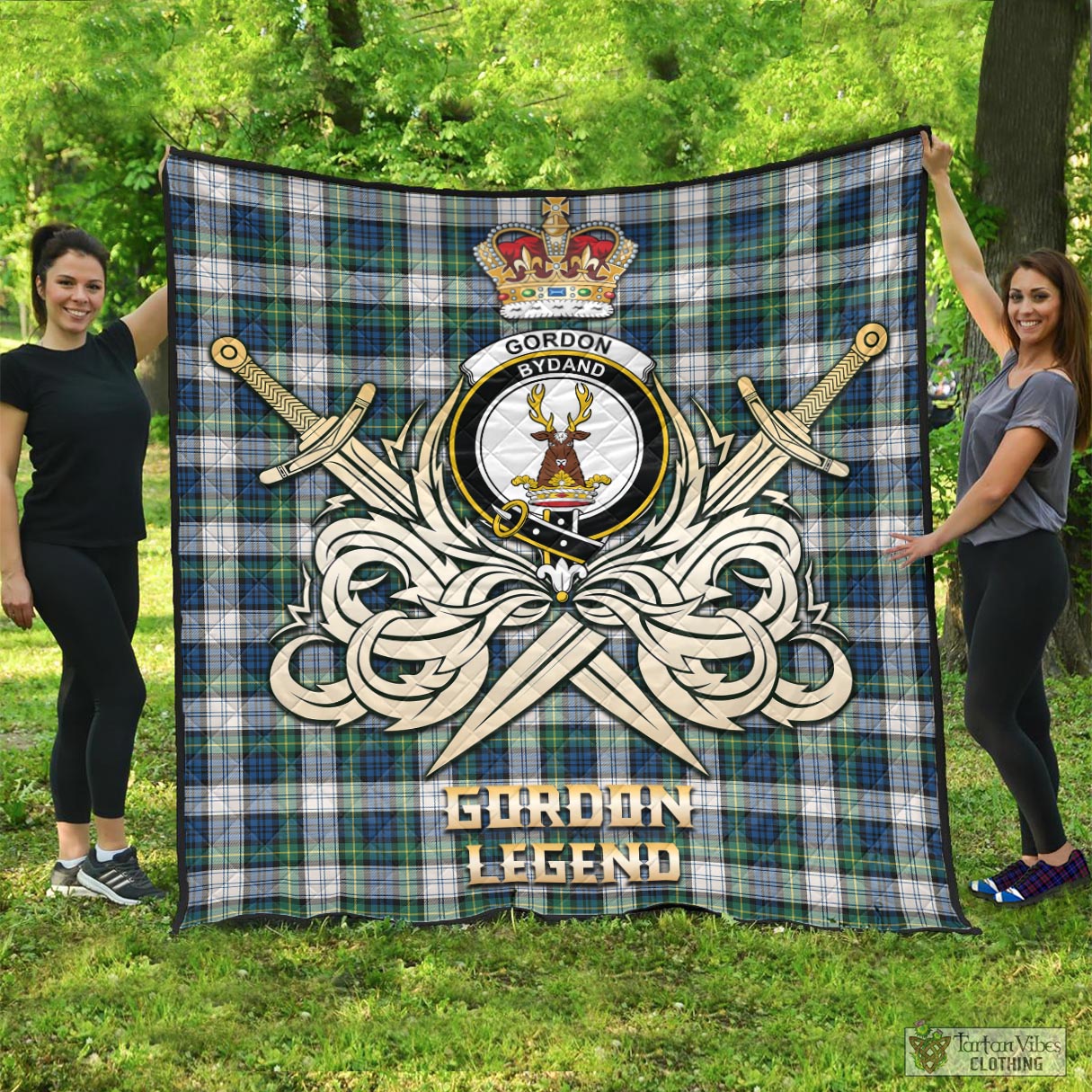 Tartan Vibes Clothing Gordon Dress Ancient Tartan Quilt with Clan Crest and the Golden Sword of Courageous Legacy