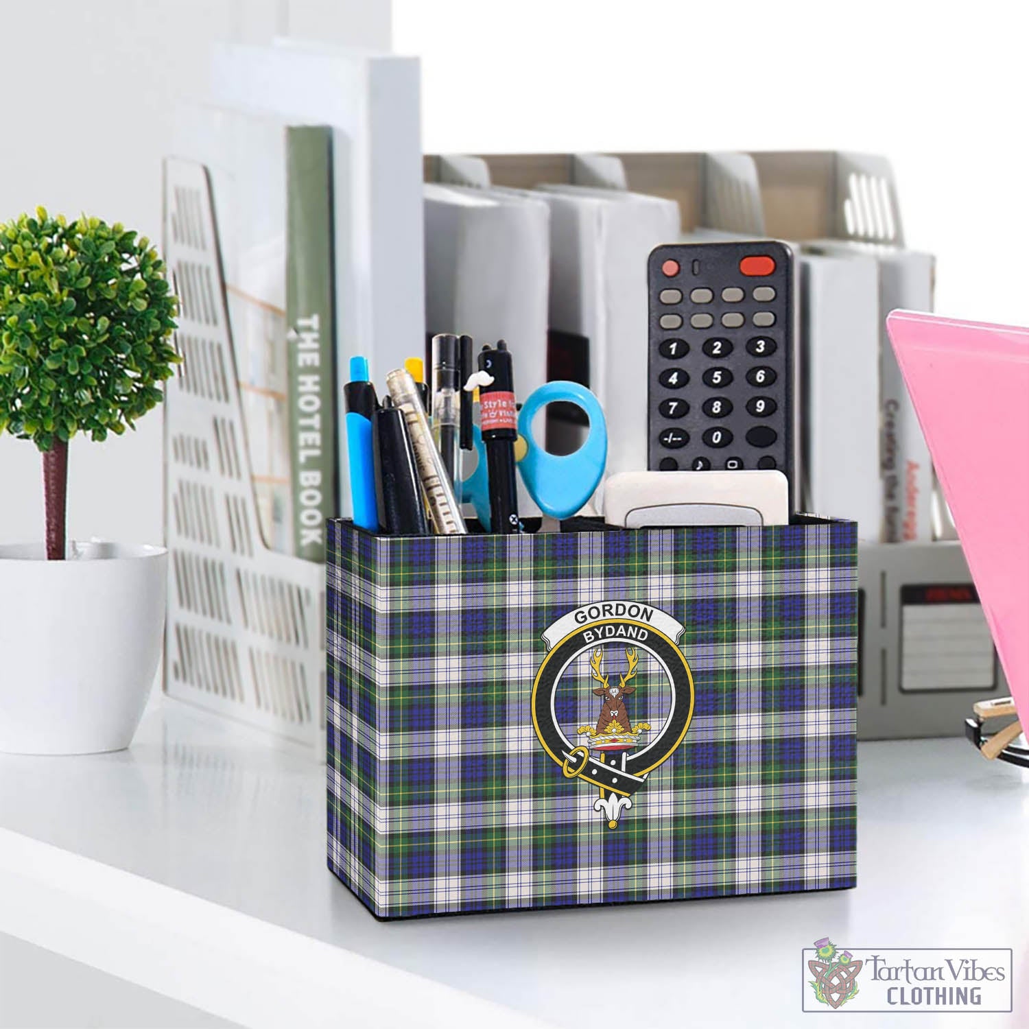 Tartan Vibes Clothing Gordon Dress Modern Tartan Pen Holder with Family Crest