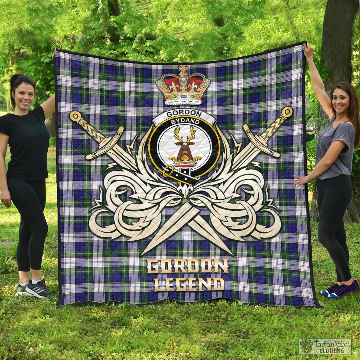 Tartan Vibes Clothing Gordon Dress Modern Tartan Quilt with Clan Crest and the Golden Sword of Courageous Legacy