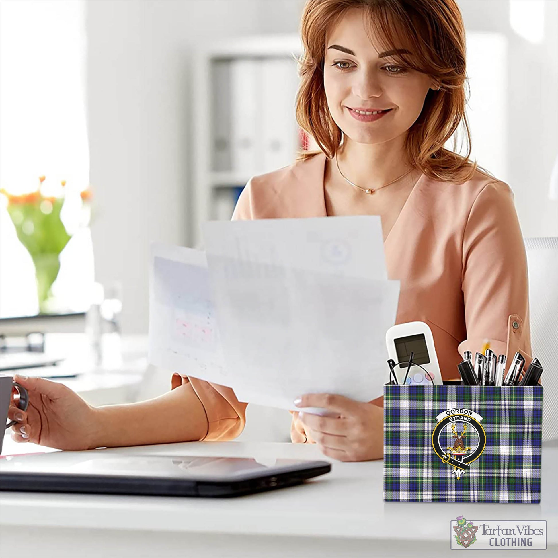 Tartan Vibes Clothing Gordon Dress Modern Tartan Pen Holder with Family Crest