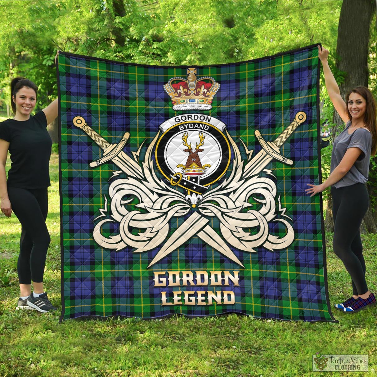 Tartan Vibes Clothing Gordon Modern Tartan Quilt with Clan Crest and the Golden Sword of Courageous Legacy