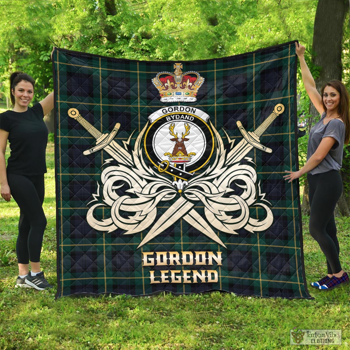 Tartan Vibes Clothing Gordon Old Tartan Quilt with Clan Crest and the Golden Sword of Courageous Legacy