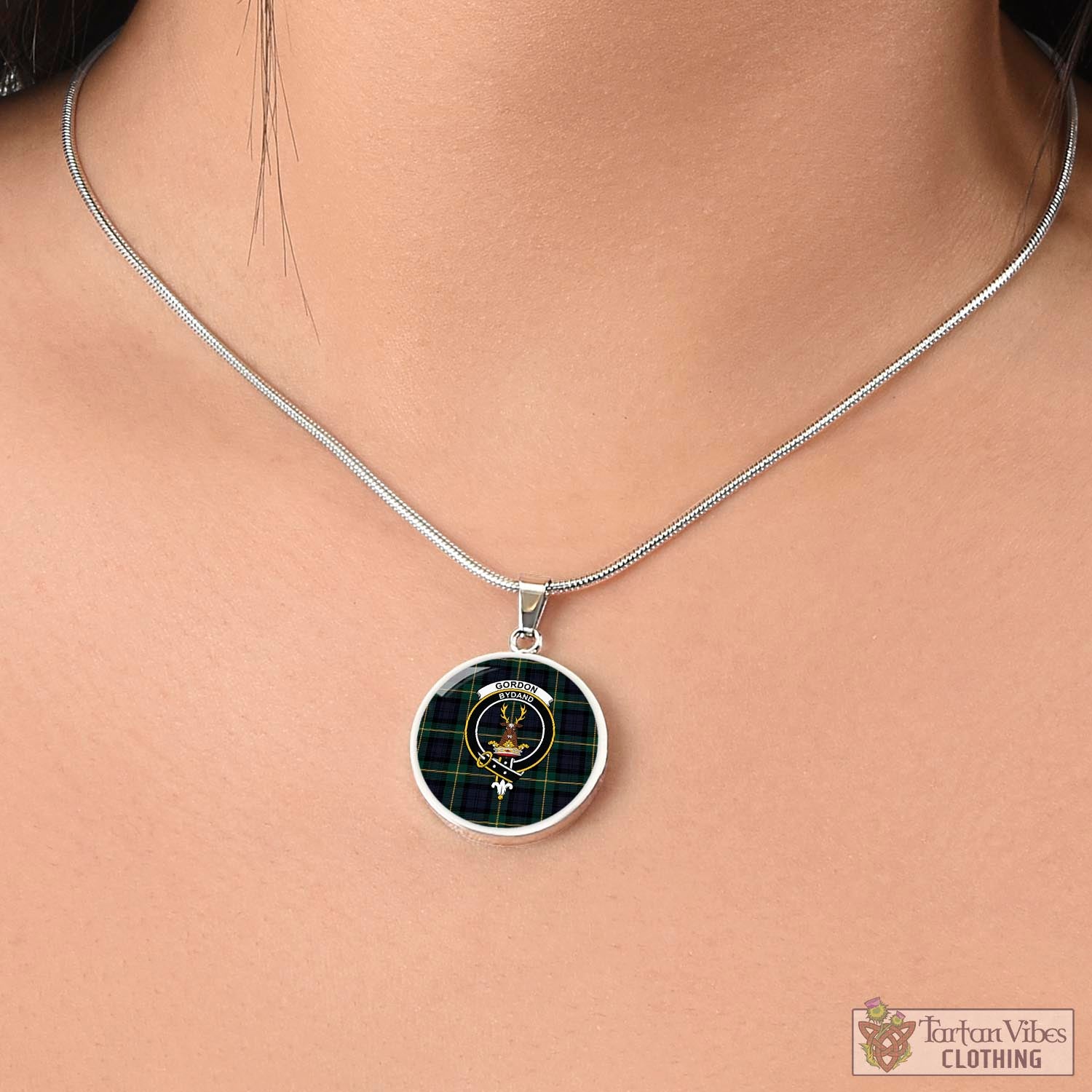 Tartan Vibes Clothing Gordon Old Tartan Circle Necklace with Family Crest