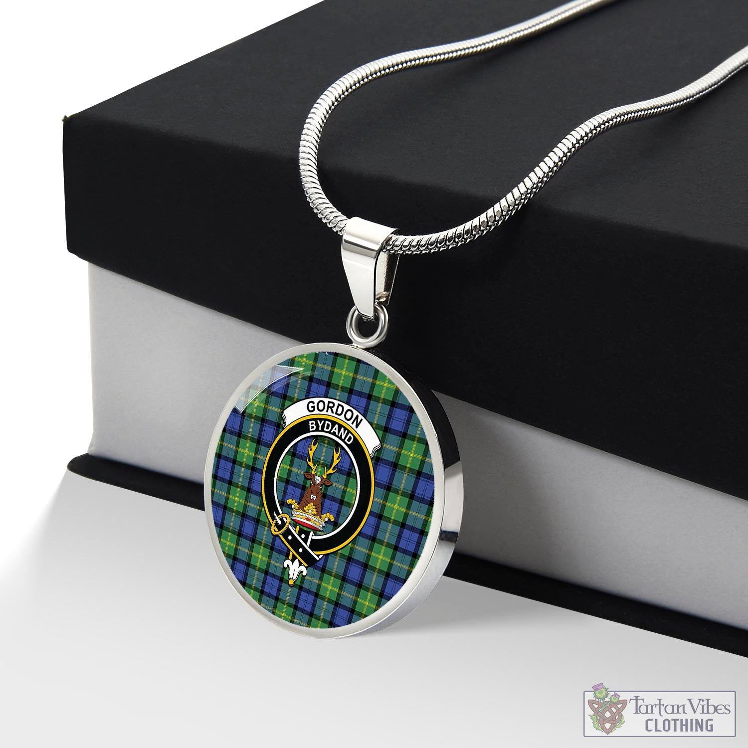 Tartan Vibes Clothing Gordon Old Ancient Tartan Circle Necklace with Family Crest